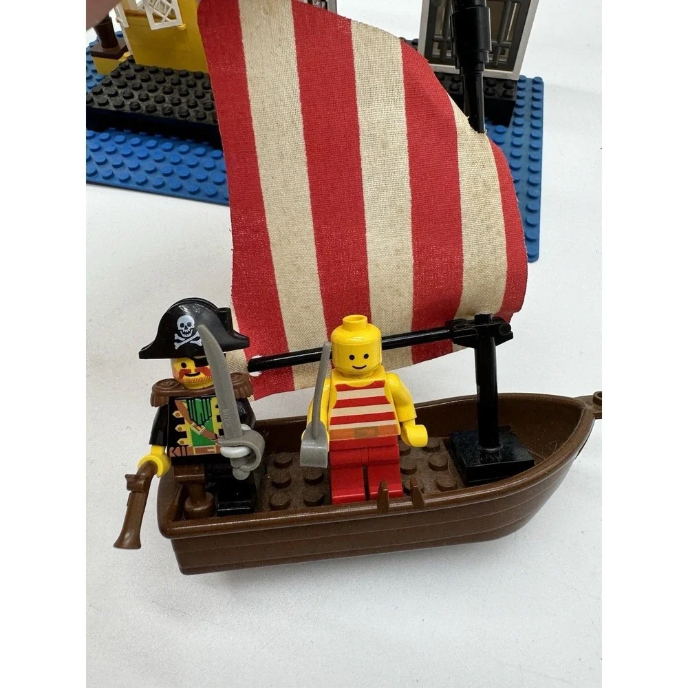 LEGO Pirates Lagoon Lock-Up 6267 Vintage 1991 Set Incomplete Minifigures Boat